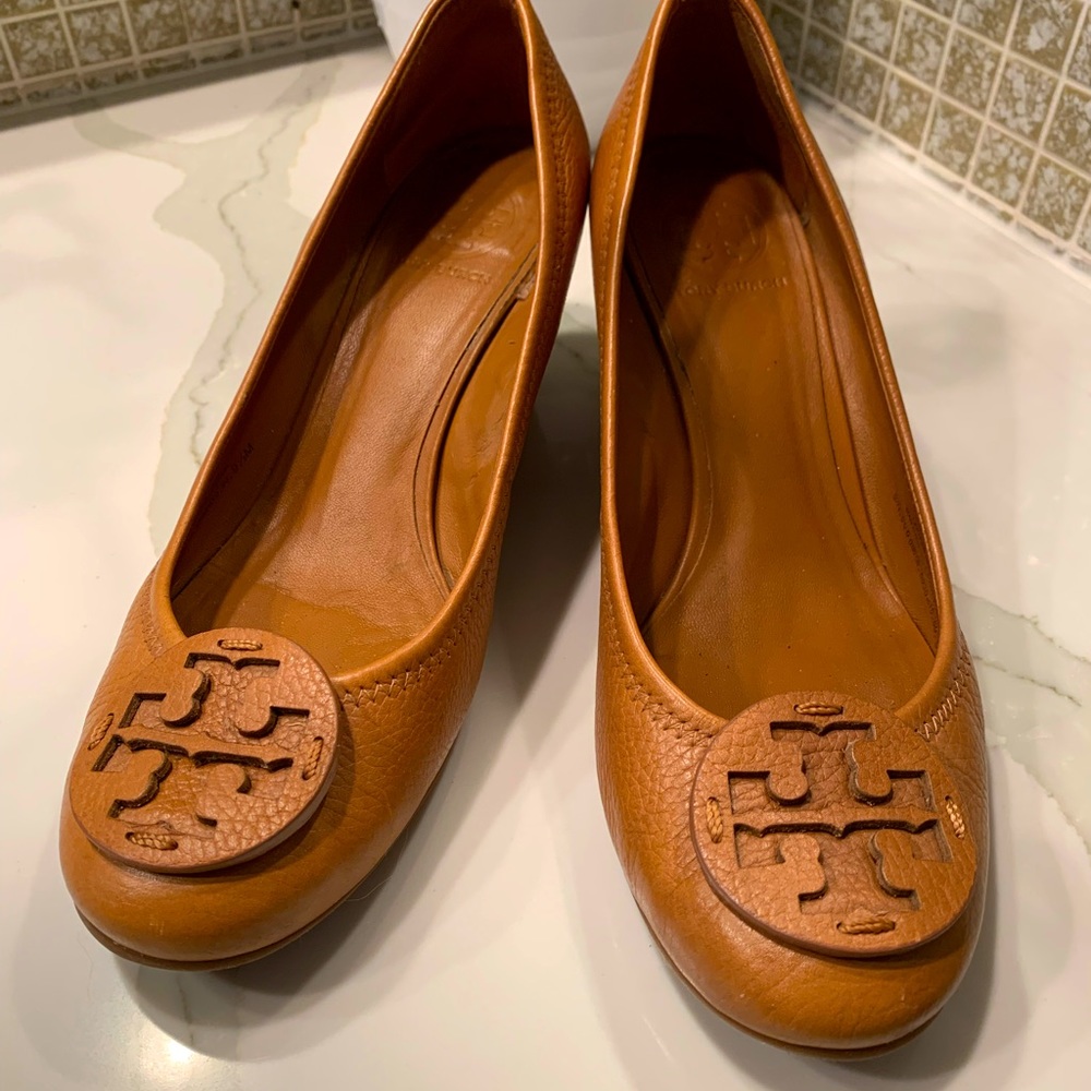 GUC Tory Burch Sally Wedge- Tumbled leather